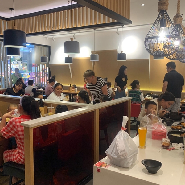 創(chuàng  )業(yè)加盟好項目，加盟狀元米線(xiàn)，讓你成功當老板，純大米米線(xiàn)新潮流新趨勢，加盟熱線(xiàn)：400-967-2208